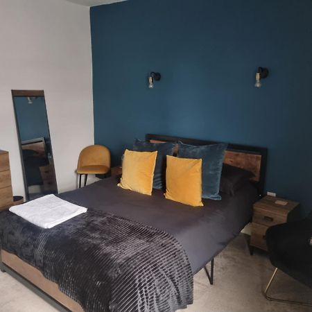 Seychelles Resident Apartment Манчестър Екстериор снимка